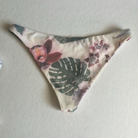 Lovers + Friends Floral Good Vibes Bikini Bottom Sz Medium NWOT Vacation Vibes - Picture 7 of 8
